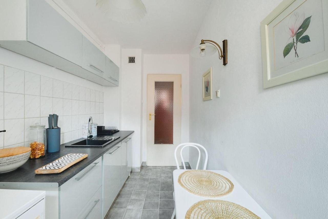 2 Bedroom Apartment In Green Location วอร์ซอ ภายนอก รูปภาพ